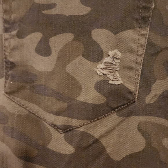 Vanilla Star's camouflage overalls - Picture 7 of 13